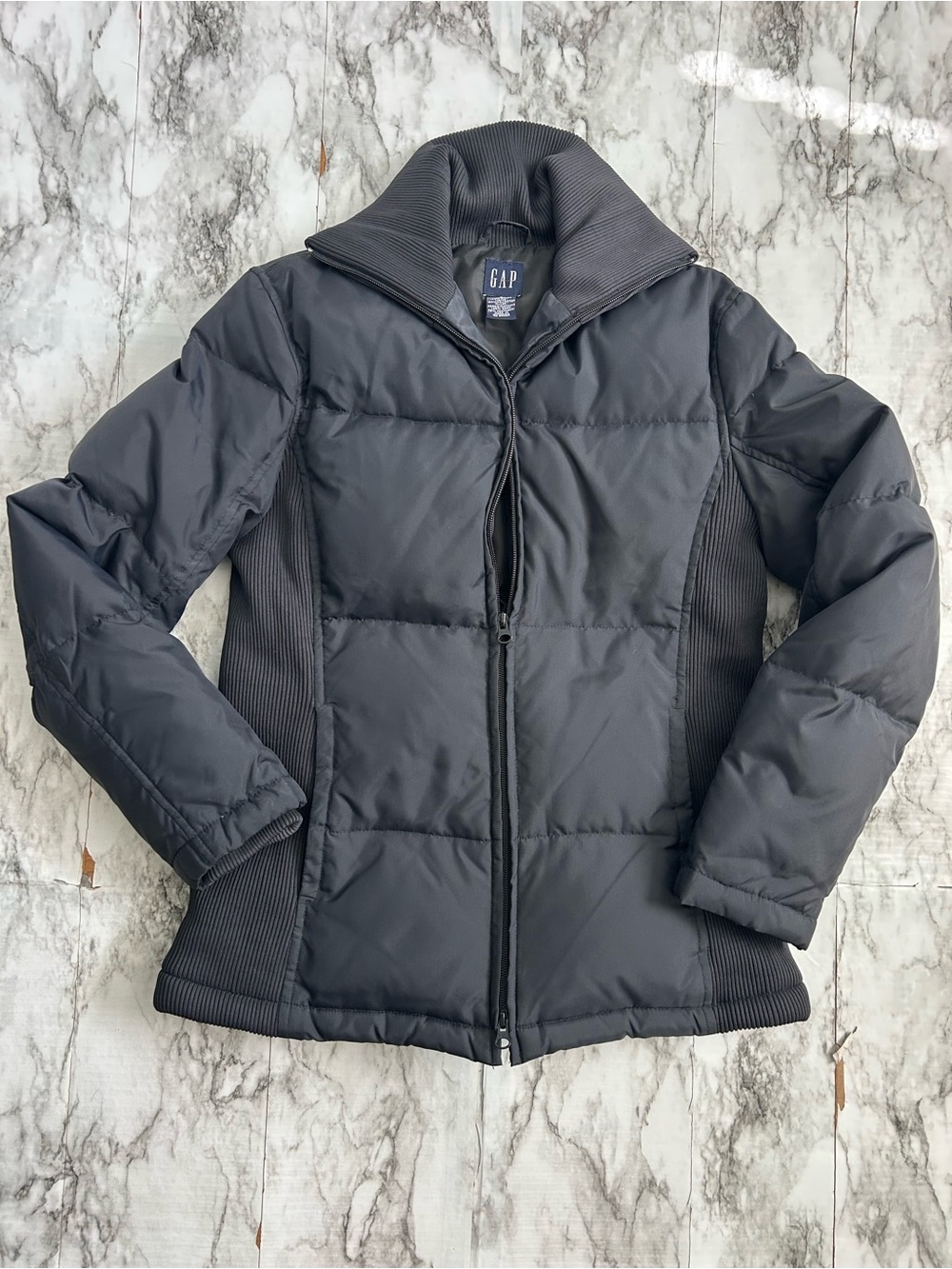 GAP women’s size small down filled puffer jacket Y2K vintage 2002